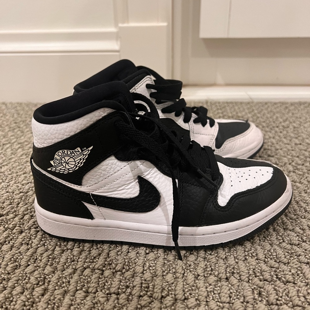 Women’s air Jordan’s size 5